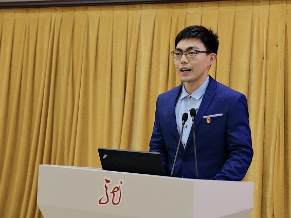 报告人:杨浩琛报告主题《融态度 融真心【人物简介】杨浩琛,全媒体